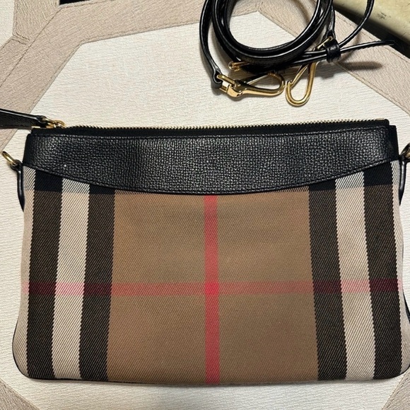Burberry EUC Peyton - Picture 2 of 10